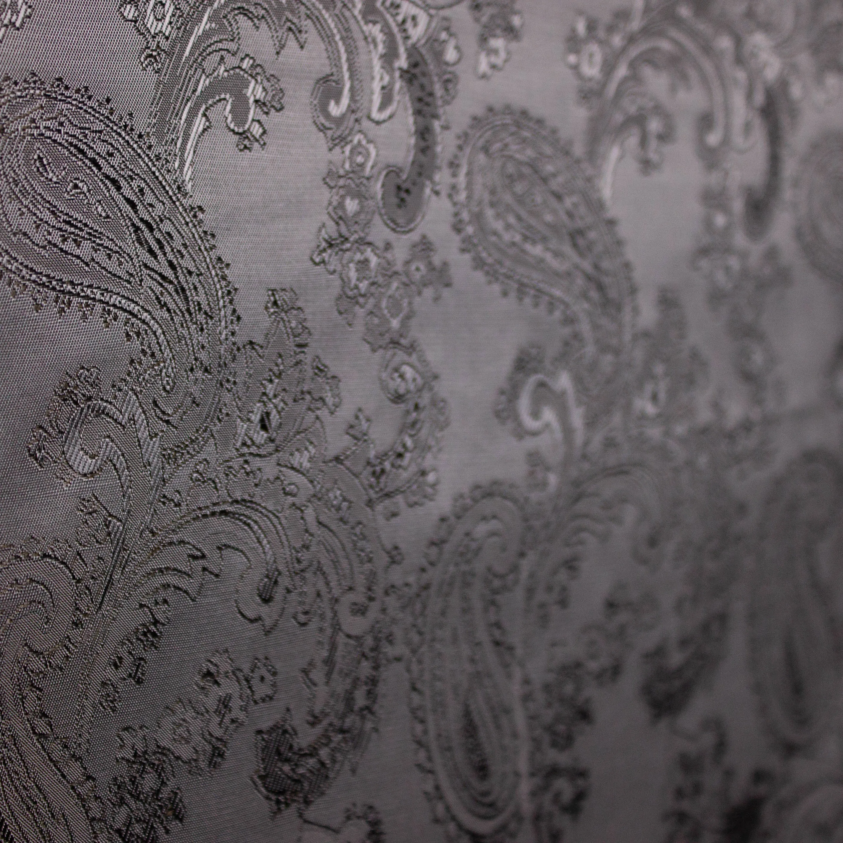 Fantasievoering zwart met paisley patroon